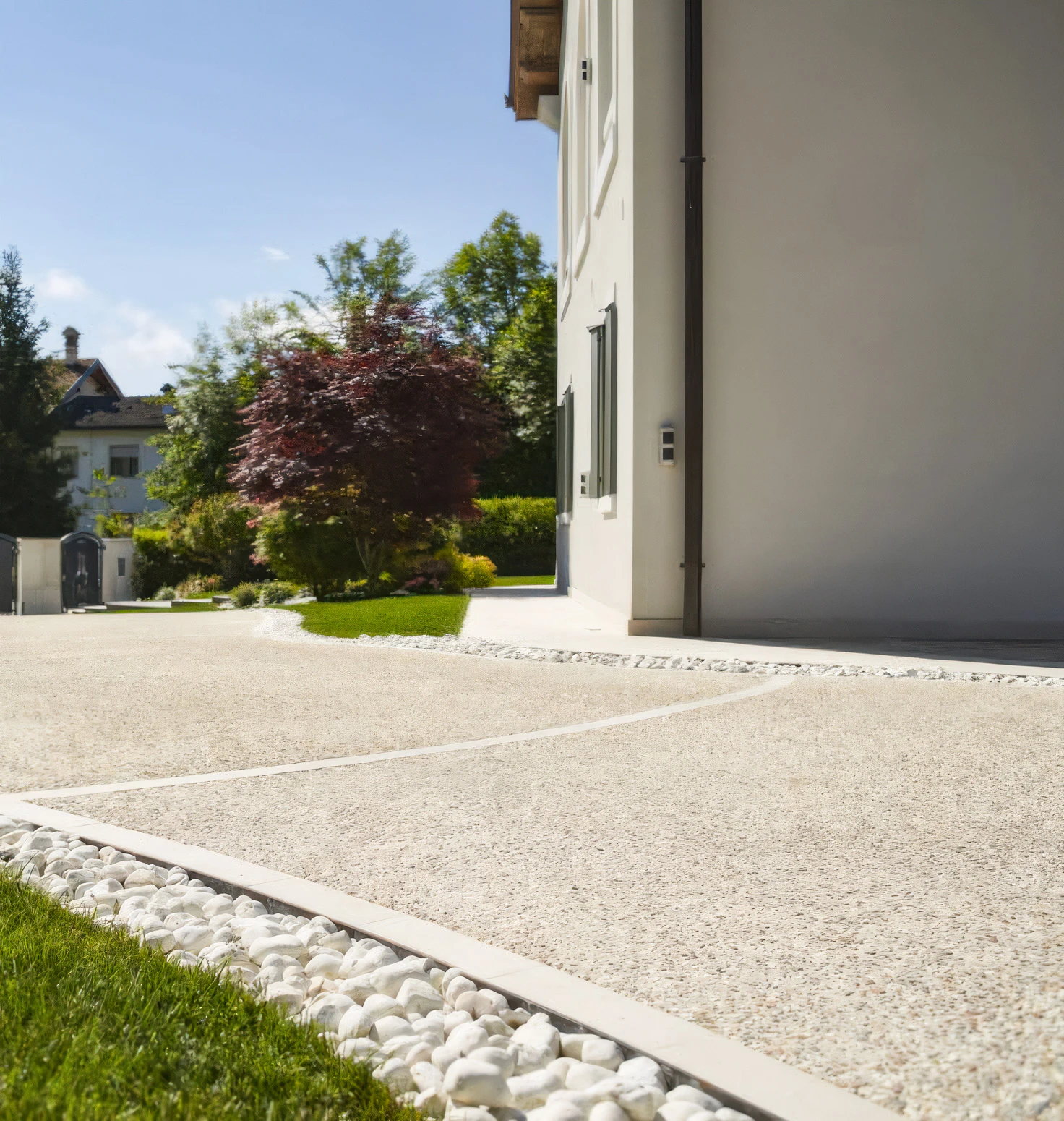 Allée de jardin en béton désactivé réalisée près de Vichy
